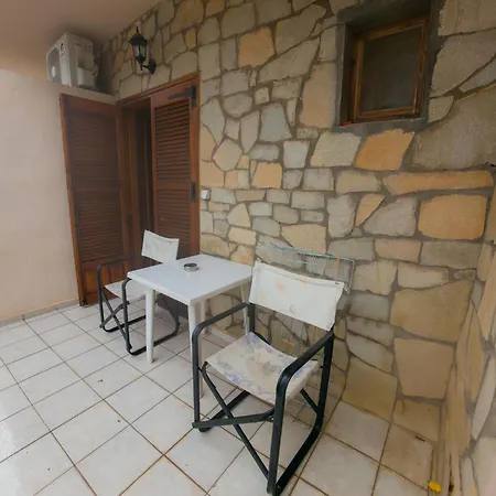 Thoma-is Λιμενάρια