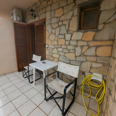 Thoma-is Λιμενάρια